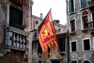 Venezia 02c Bandiera Serenissima.jpg