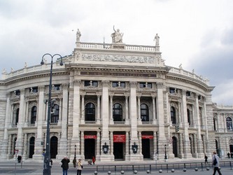 Vienna 09 Burgtheater, il teatro imperiale.jpg
