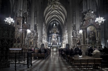 Vienna 13  Interno Cattedrale di Santo Stefano.jpg